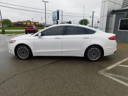 White Platinum Clearcoat Metallic 2017 Ford Fusion SE