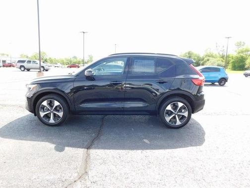 2024 Volvo XC40 B5 Core