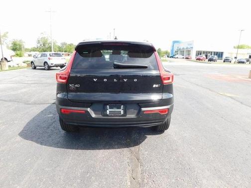 2024 Volvo XC40 B5 Core