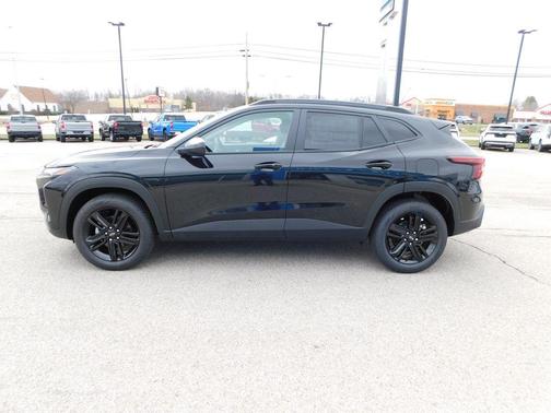 Mosaic Black Metallic 2026 Chevrolet Trax ACTIV