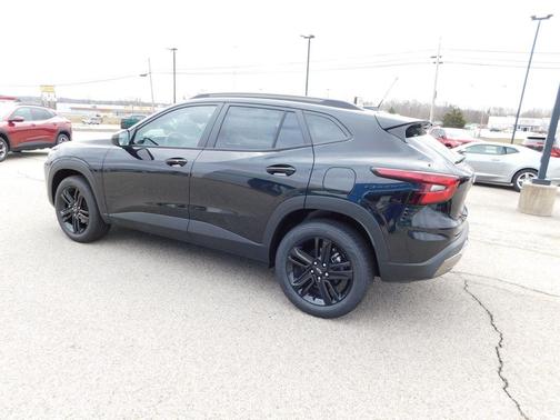 Mosaic Black Metallic 2026 Chevrolet Trax ACTIV