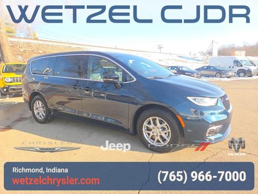 2025 Chrysler Pacifica Select