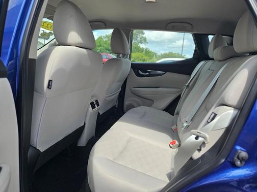 2022 Nissan Rogue Sport SV