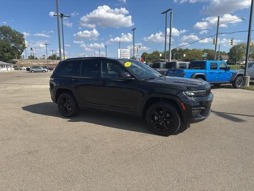 2022 Jeep Grand Cherokee Altitude