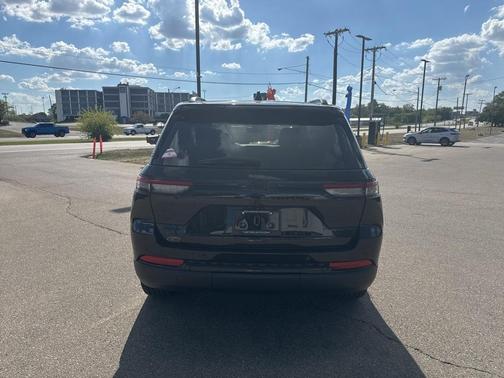 2022 Jeep Grand Cherokee Altitude