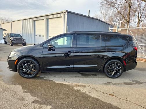 2025 Chrysler Pacifica Limited