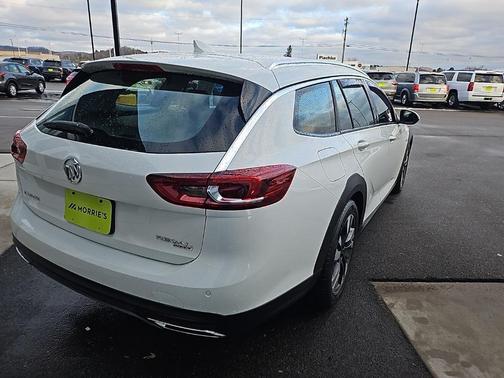 2018 Buick Regal TourX Essence