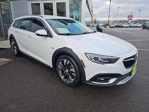 2018 Buick Regal TourX Essence