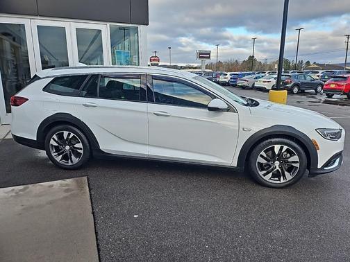 2018 Buick Regal TourX Essence