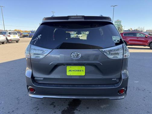 2020 Toyota Sienna SE
