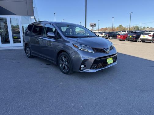 2020 Toyota Sienna SE
