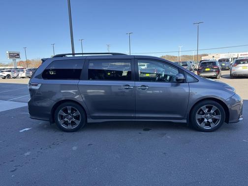 2020 Toyota Sienna SE