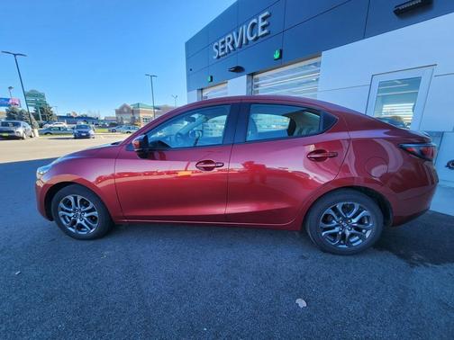 2019 Toyota Yaris Sedan LE