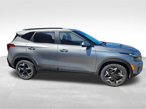 Steel Gray 2024 Kia Seltos EX