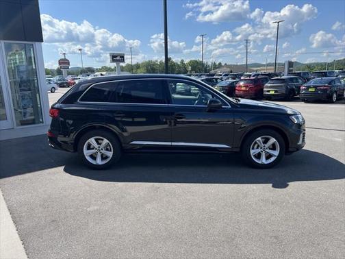2024 Audi Q7 45 Premium Plus