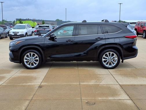 2022 Toyota Highlander Hybrid Limited