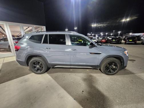 2024 Volkswagen Atlas 2.0T SE w/Technology 4MOTION