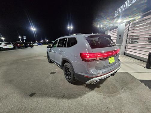 2024 Volkswagen Atlas 2.0T SE w/Technology 4MOTION