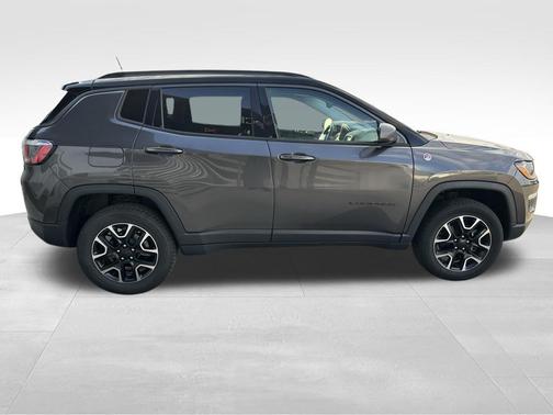 Granite Crystal Metallic Clearcoat 2020 Jeep Compass Trailhawk