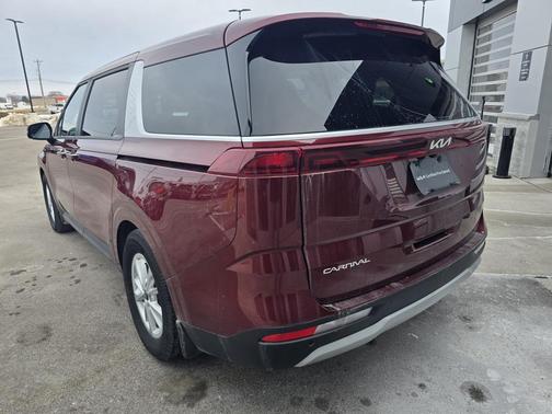 2024 Kia Carnival LX
