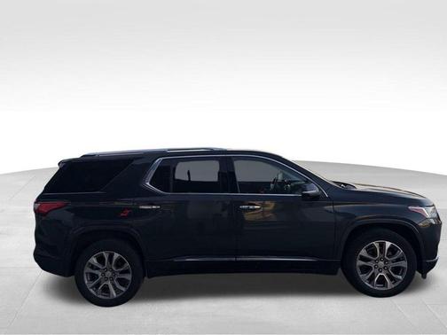 Graphite Metallic 2021 Chevrolet Traverse Premier