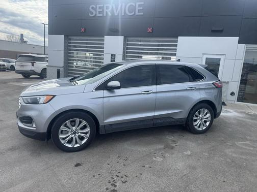 2022 Ford Edge Titanium