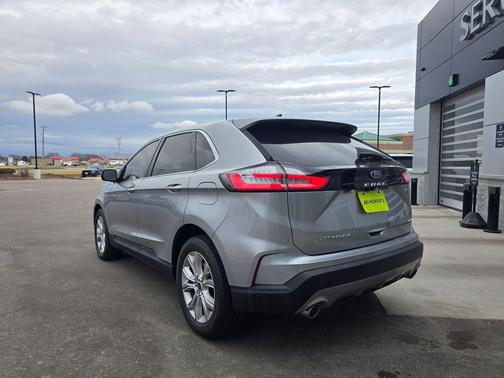 Silver Metallic 2022 Ford Edge Titanium