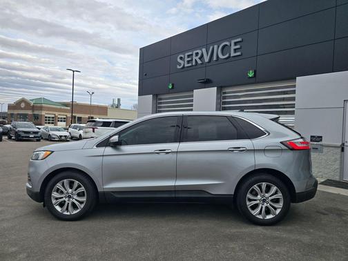Silver Metallic 2022 Ford Edge Titanium