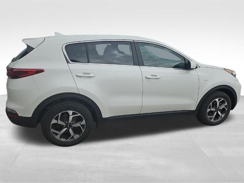Snow White Pearl 2022 Kia Sportage LX