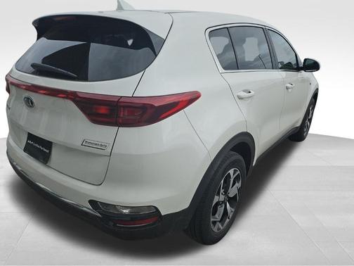 Snow White Pearl 2022 Kia Sportage LX