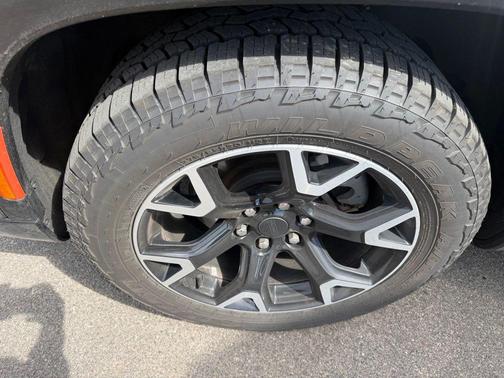 Diamond Black Crystal Pearlcoat 2025 Jeep Wagoneer Series II Overland 4x4