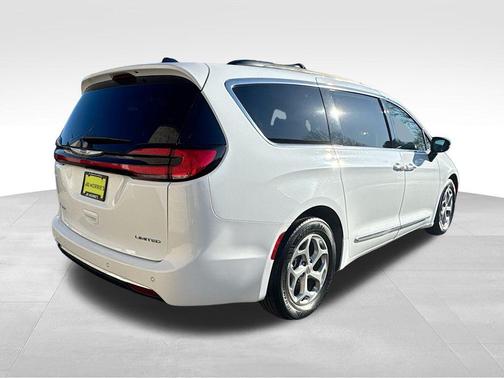 Bright White Clearcoat 2023 Chrysler Pacifica Limited