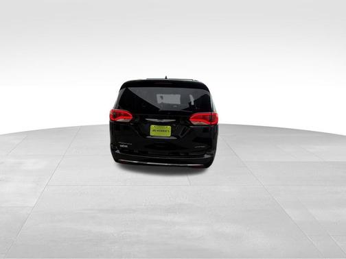 Brilliant Black Crystal Pearlcoat 2020 Chrysler Pacifica Limited