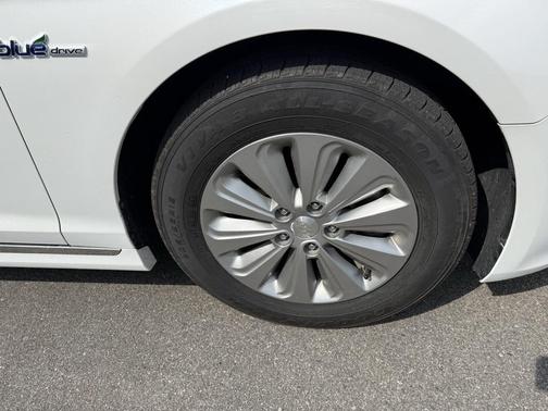 2016 Hyundai SONATA Hybrid SE