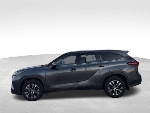 Magnetic Gray Metallic 2021 Toyota Highlander XLE