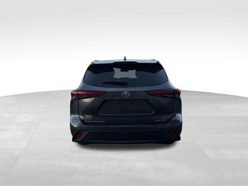 Magnetic Gray Metallic 2021 Toyota Highlander XLE