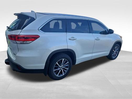 Blizzard Pearl 2018 Toyota Highlander XLE
