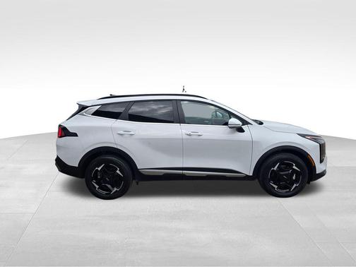 Glacial White Pearl 2026 Kia Sportage EX