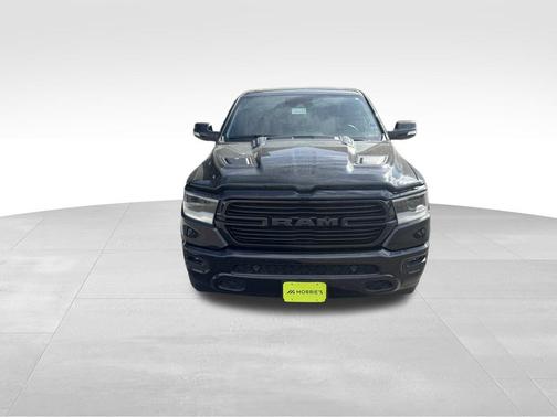 Diamond Black Crystal Pearlcoat 2022 RAM 1500 Laramie