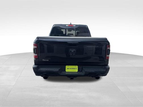 Diamond Black Crystal Pearlcoat 2022 RAM 1500 Laramie