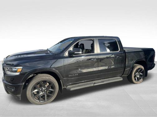 Diamond Black Crystal Pearlcoat 2022 RAM 1500 Laramie