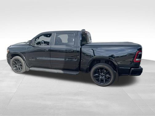 Diamond Black Crystal Pearlcoat 2022 RAM 1500 Laramie