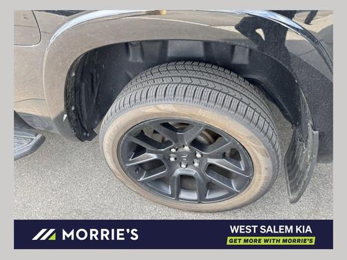 Diamond Black Crystal Pearlcoat 2022 RAM 1500 Laramie