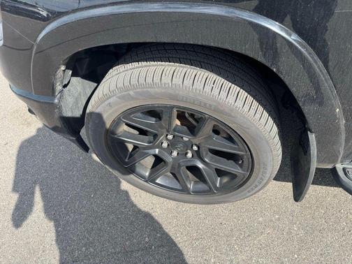 Diamond Black Crystal Pearlcoat 2022 RAM 1500 Laramie