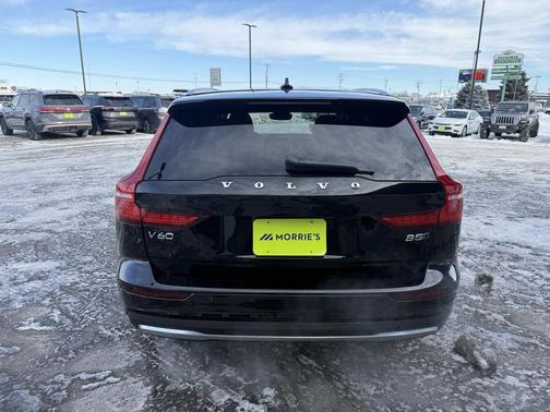 2025 Volvo V60 Cross Country B5 Plus