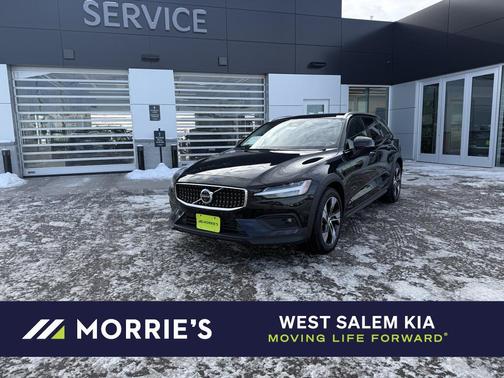 2025 Volvo V60 Cross Country B5 Plus