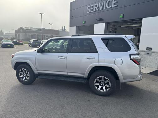 2024 Toyota 4Runner TRD Off Road