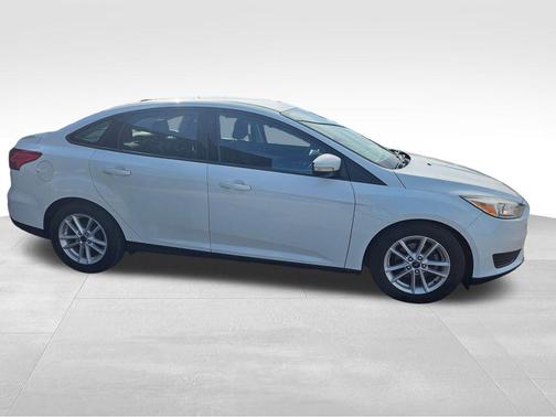 Oxford White 2017 Ford Focus SE