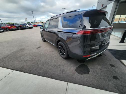2023 Kia Carnival SX
