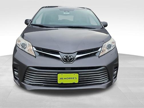 2020 Toyota Sienna XLE